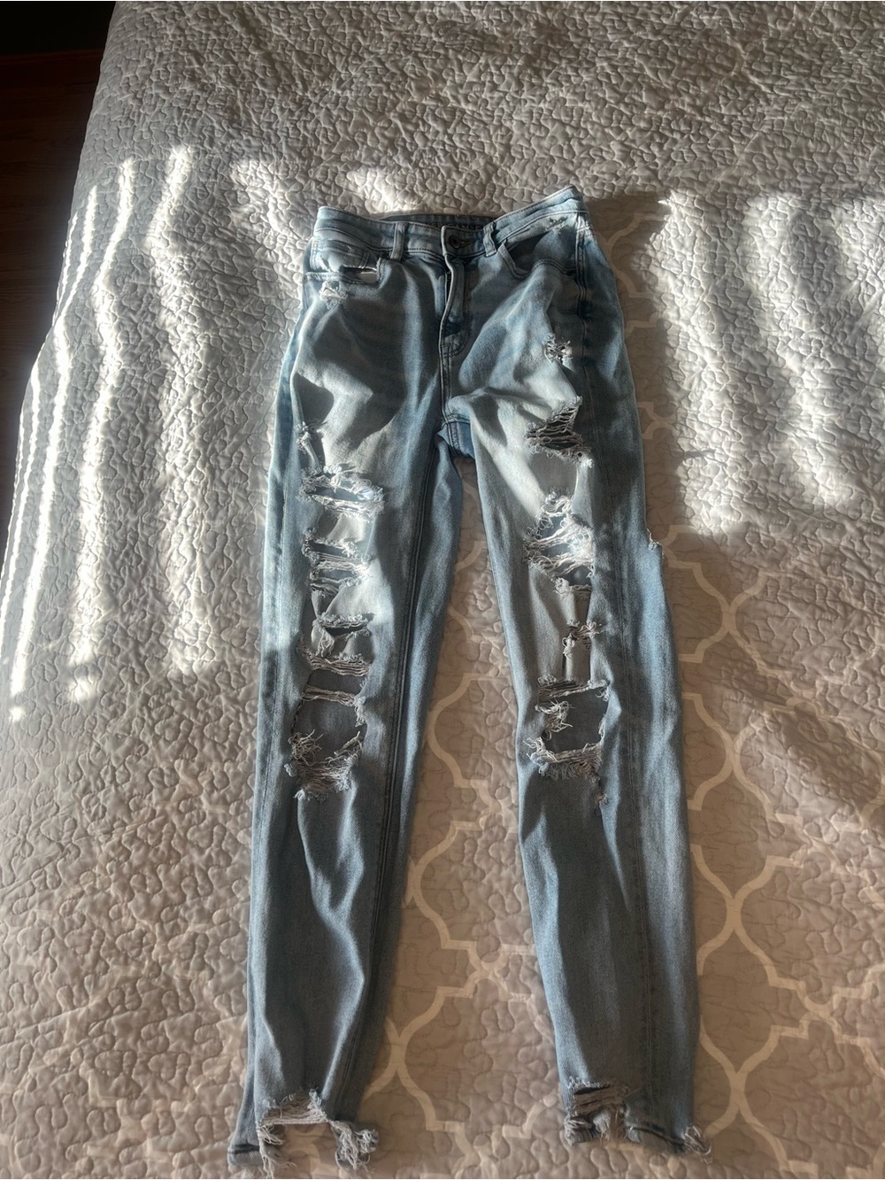 American Eagle Outfitters Light Blue Ripped Skinny Jeans SIZE 2 LONG